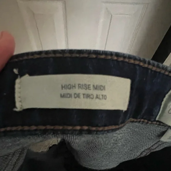 Universal Thread Size 8 Distressed Denim High Rise Midi Women's Shorts - Picture 5 of 6